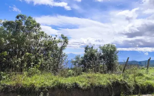 Amplio Terreno en Yunguilla 2.500 m2