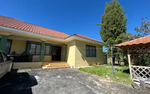 Terreno con casa vía Deleg